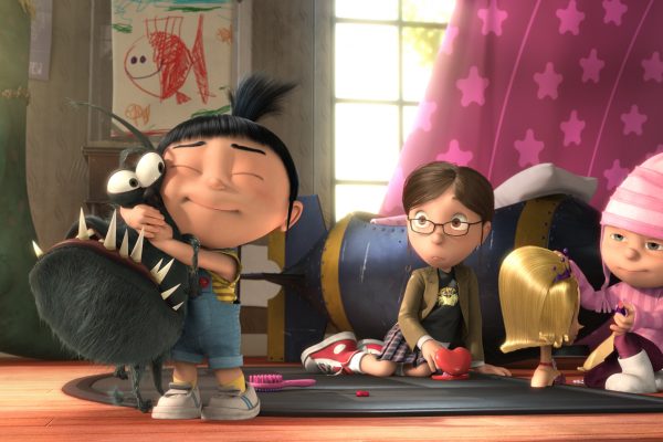 (L to R) Agnes (ELSIE FISHER) cuddles an unwilling Kyle while Margo (MIRANDA COSGROVE) and Edith (DANA GAIER) look on in Universal Pictures and Illumination Entertainment?s inaugural 3-D CGI feature, ?Despicable Me?.  The film tells the story of one the world?s greatest villains who meets his match in three little girls.